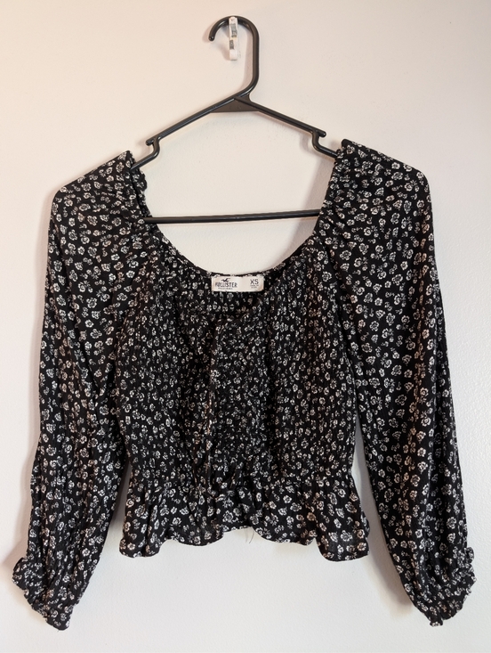 Hollister Tops - Hollister XS Crop Top